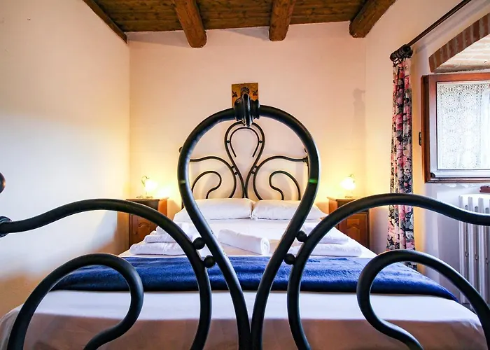 Апартаменты Santo's House *